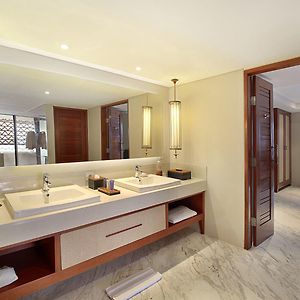 Grand Suite Pool View Spa Bath